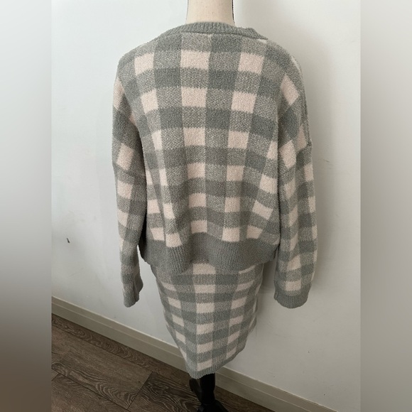 Sincerely Jule’s Plaid Women's Sweater Two Piece Set - Picture 3 of 9